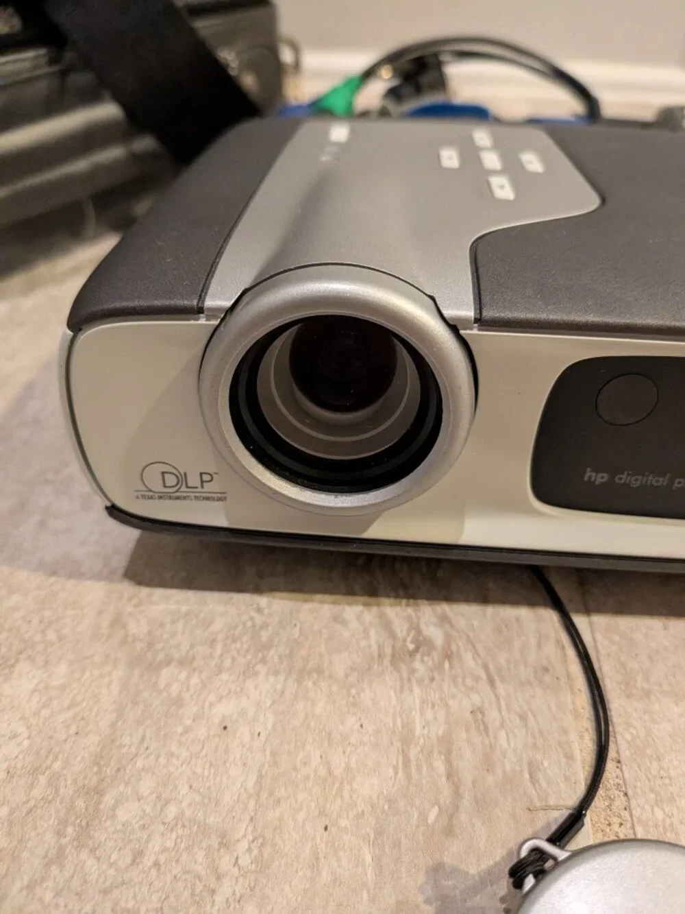 HP Digital Projector sb21 SVGA Portable Projector with remote and cables